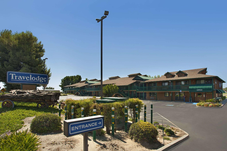 Exterior & Views 1, Red Lion Inn & Suites Lemoore, Kings