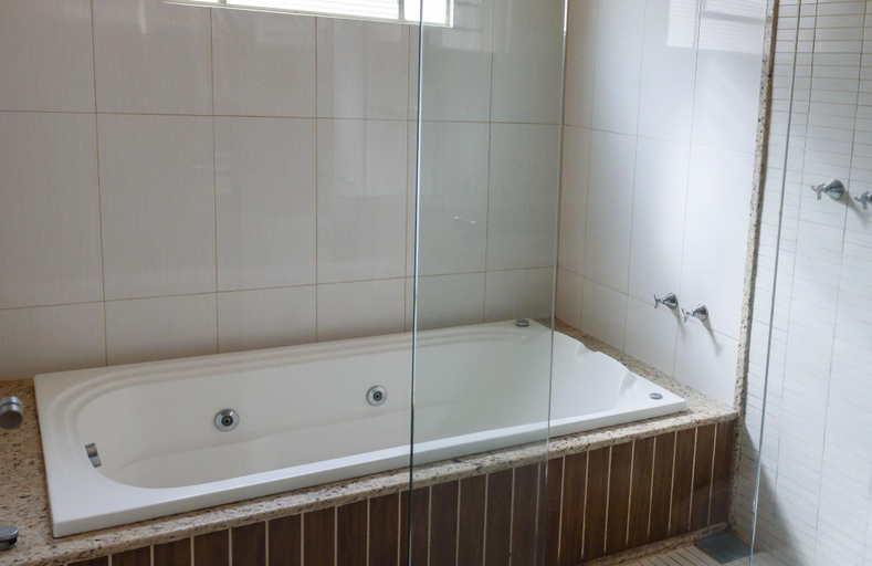 Bathroom 4, Village Hotel, Cáceres