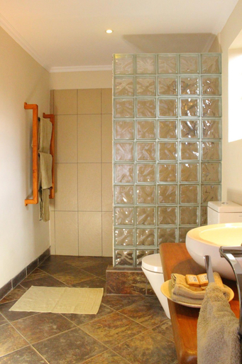 Bathroom 4, Le Rustique, Laikipia East