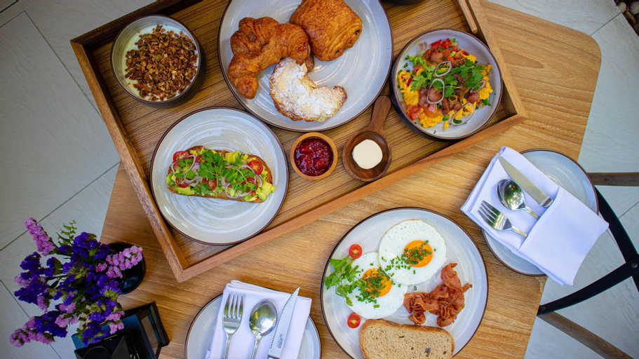 Food & Drinks 19