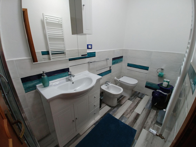 Bathroom 5, Alle Vecchie Mura, Pistoia