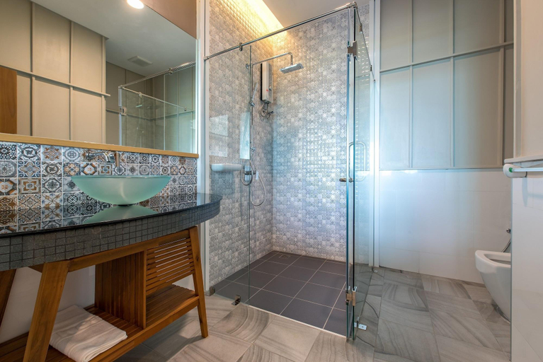 Bathroom 5, Baan Rim Ao, Muang Chanthaburi