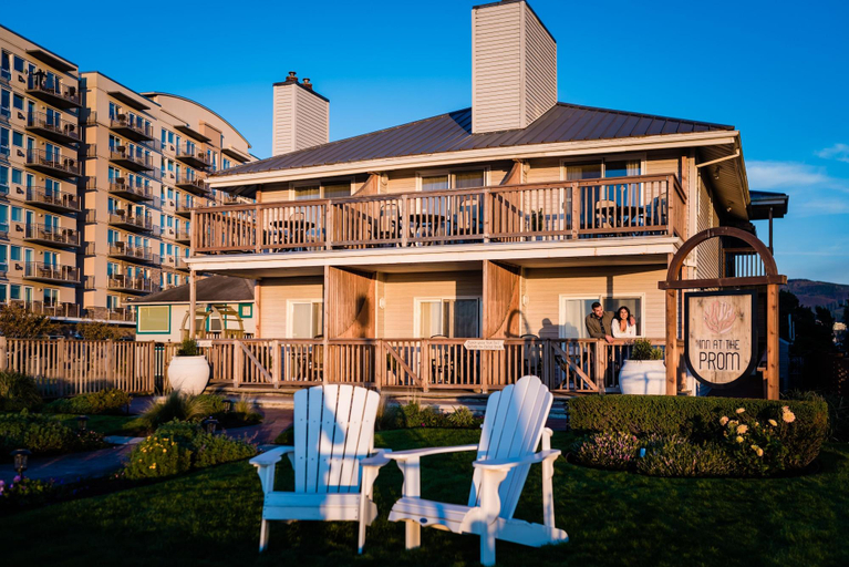 Exterior & Views