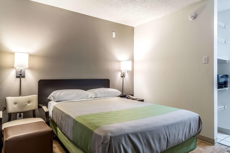 Bedroom 3, Studio 6 Dallas, TX - Northwest, Dallas