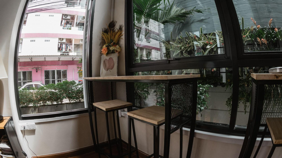 Exterior & Views 12