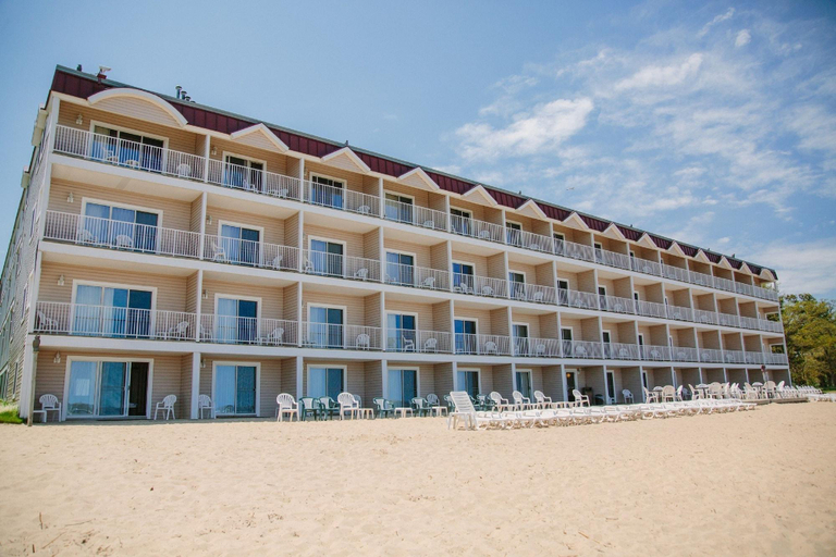 Exterior & Views 1, Bayshore Resort, Grand Traverse