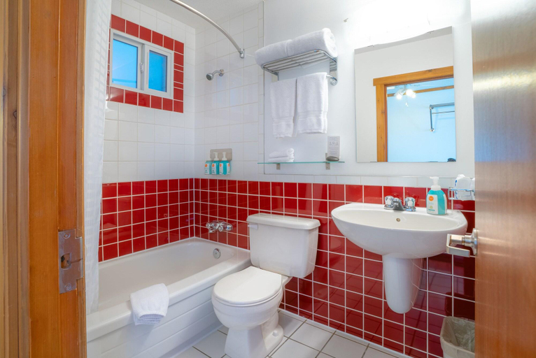 Bathroom 4, Gateway Motel, East Kootenay