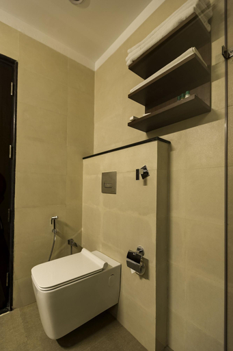 Bathroom 4, Hotel Ranbirs, Lucknow