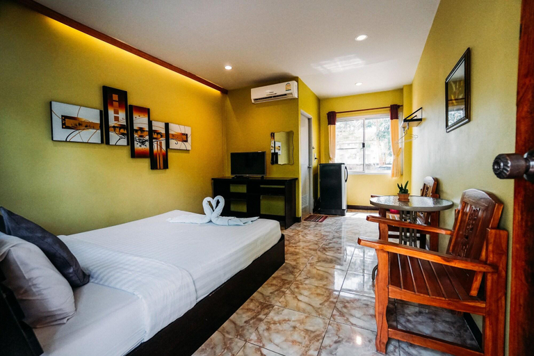 Bedroom 4, Phoemphoon 2 Hotel, Muang Nan