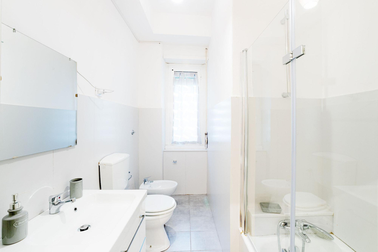 Bathroom 4, Holiday Max, Rome