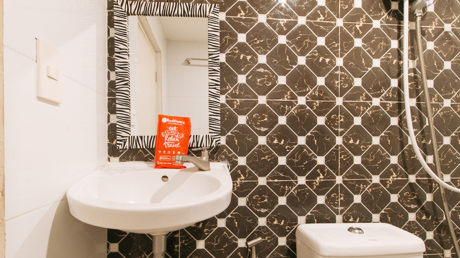 Bathroom 23