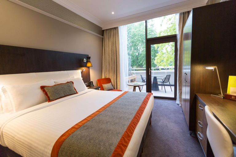 Bedroom 3, DoubleTree by Hilton Hotel London - Hyde Park, London