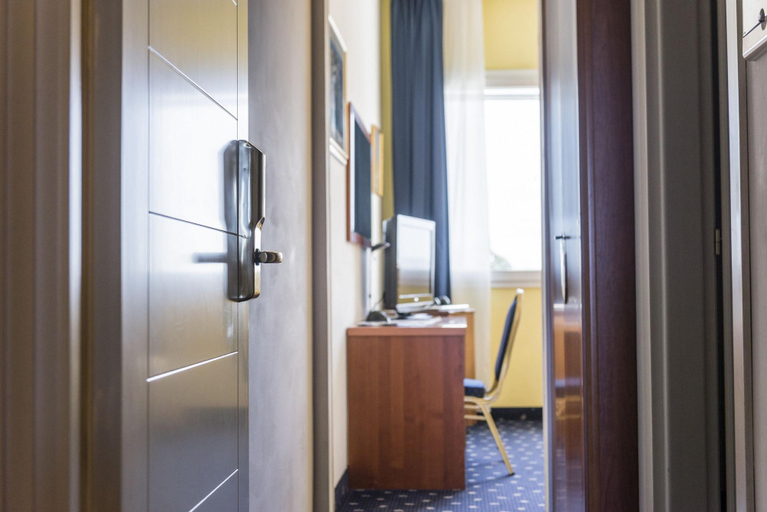 Bathroom 4, Hotel Venice, Vicenza