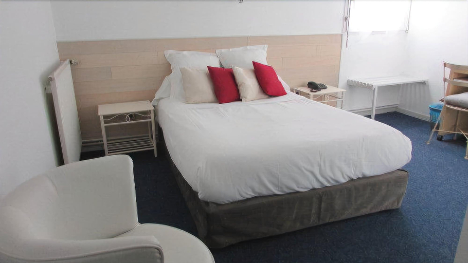 Bedroom 1, Le Bon Repos, Charente