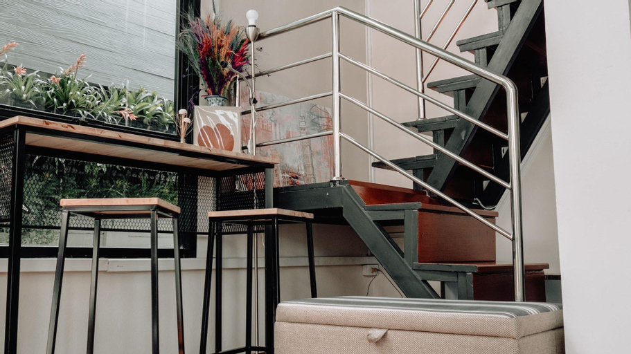 Exterior & Views 11