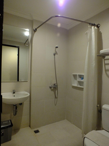 Bathroom 3, Apple Green Hotel, Malang