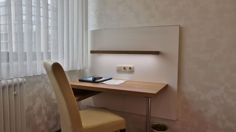 Bedroom 4, Hotel Am Bismarck, Mannheim