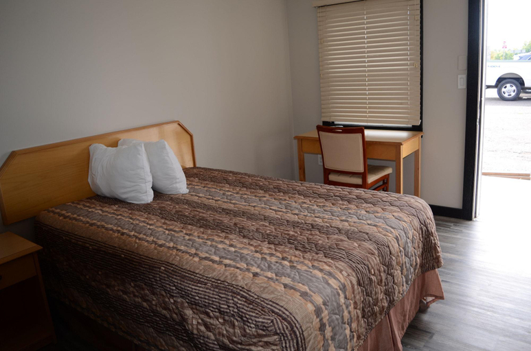 Bedroom 4, TC Motel, Division No. 1