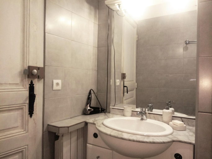 Bathroom 3, Nice Center Room, Alpes-Maritimes