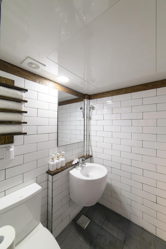 Bathroom 5, Hwarangroo, Gyeongju
