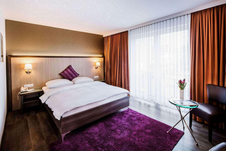 Bedroom 3, Hotel Plaza, Duisburg