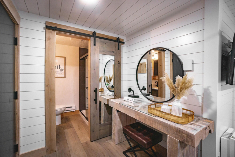Bathroom 3, The Scandia Inn, Valley