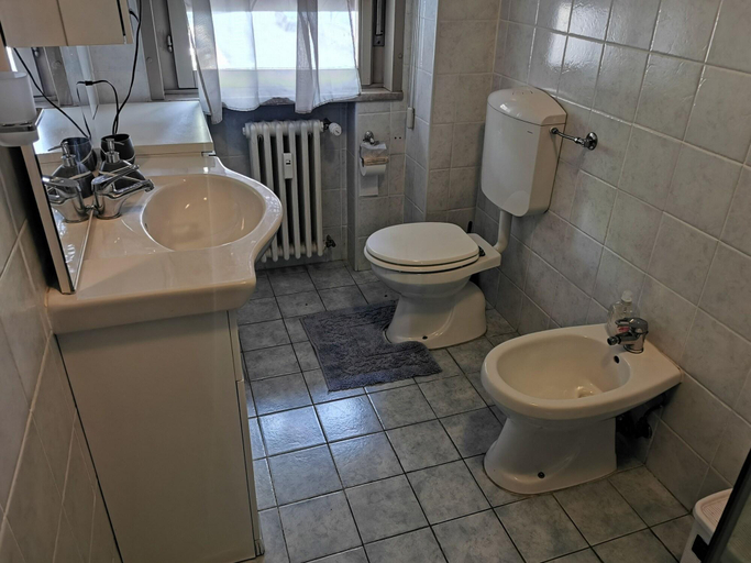 Bathroom 5, Venice Port House, Venezia