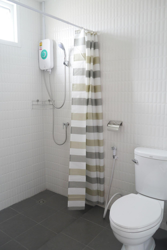 Bathroom 4, Baan Mai Guest House, Bang Na