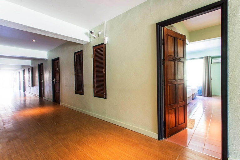 Public Area 3, A Hotel Budget, Chiang Saen
