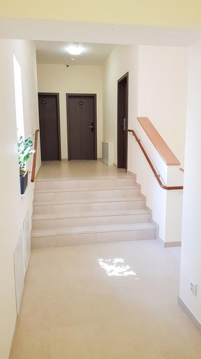 Public Area 2, Apartment De Luna, Praha 12