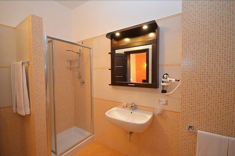 Bathroom 4, Baia Santa Margherita B&B, Trapani
