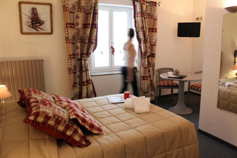 Bedroom 4, Logis Hotel Restaurant Spa le Christiania, Hautes-Alpes