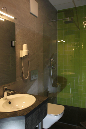 Bathroom 4, Hotel Eulensteins, Jena