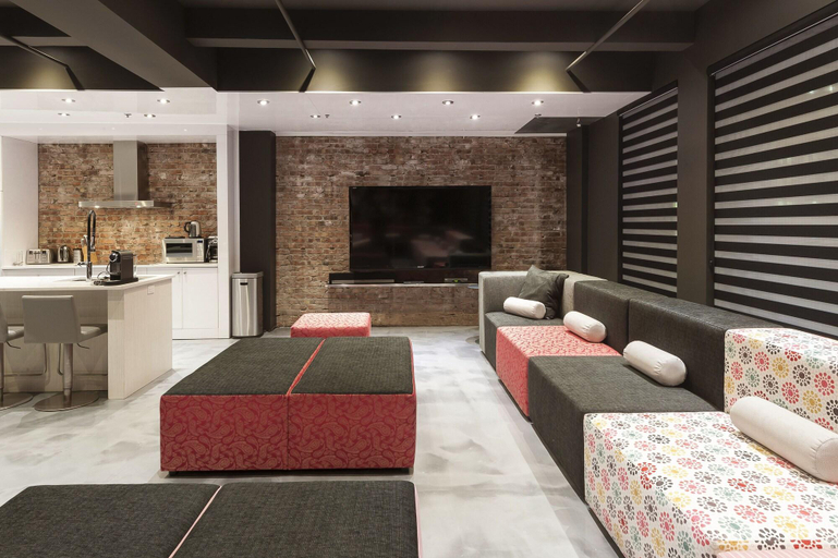 Public Area 3, Holland Hotel by Simplissimmo, Montréal