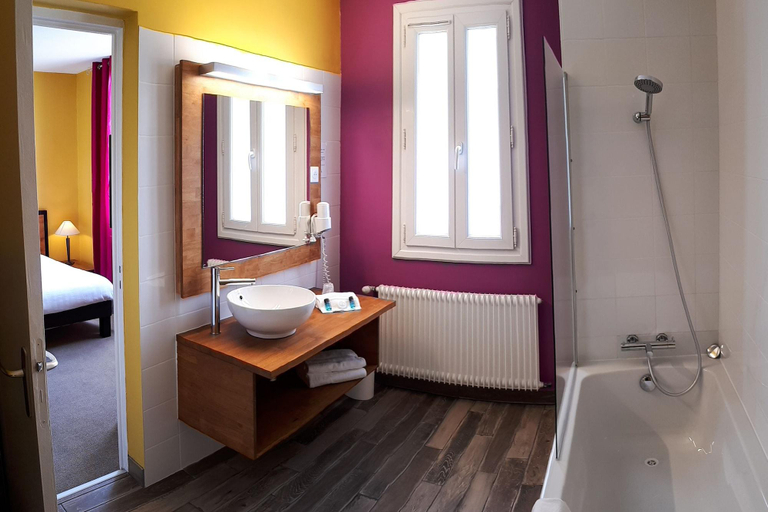 Bathroom 4, Hôtel Le Grain de Sable, Gironde