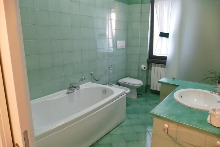Bathroom 5, Il Saretto, Salerno