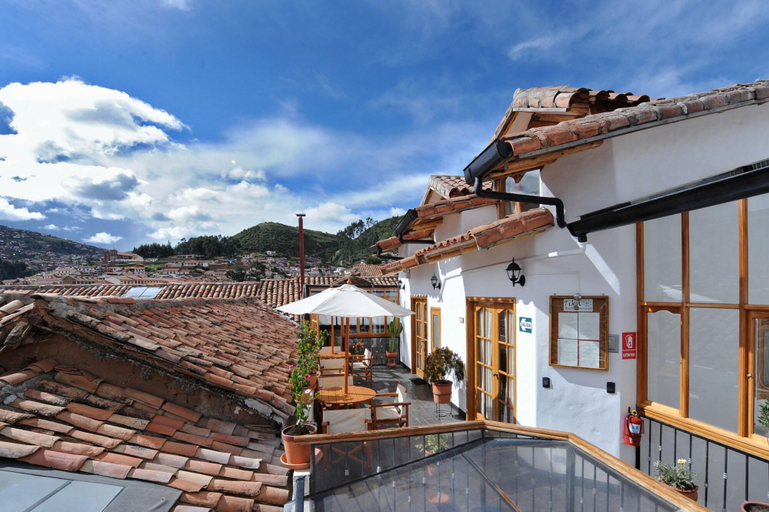 Exterior & Views