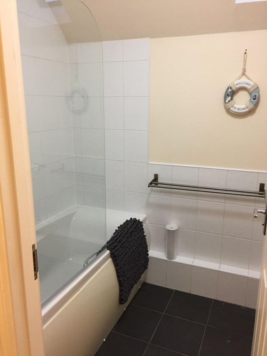 Bathroom 5, 4 Varis Apartments, Moray