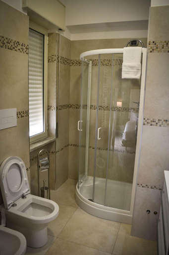 Bathroom 5, Brain Rooms & Suite, Salerno