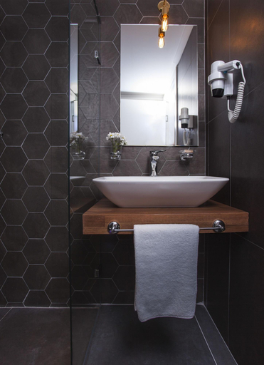 Bathroom 4, Hotel Cura, Merkez