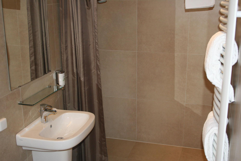 Bathroom 4, Hotel Bigarre Maastricht Centrum, Maastricht