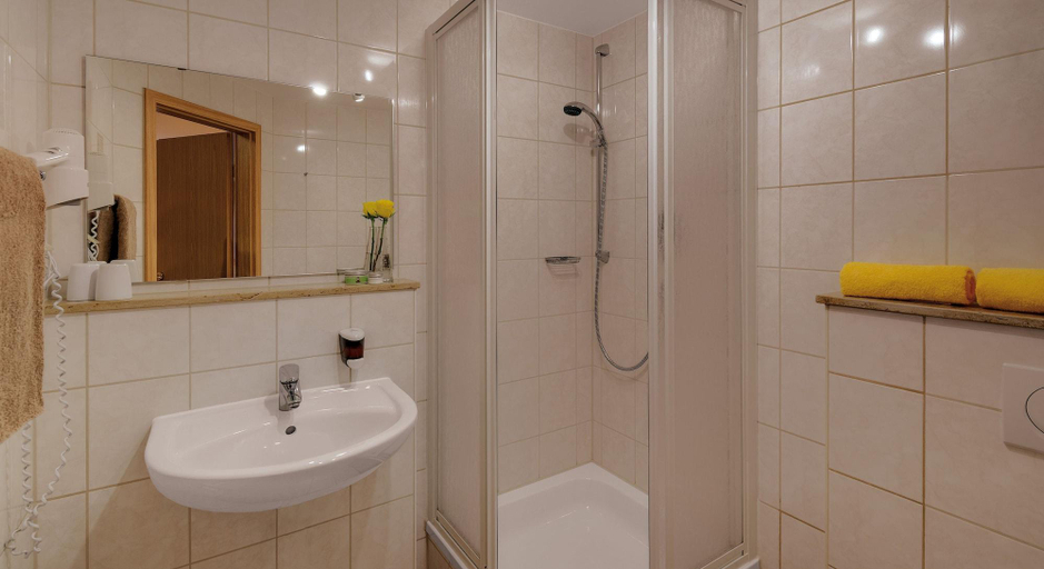 Bathroom 4, Hotel Tha Ringenschanze, Schmalkalden-Meiningen