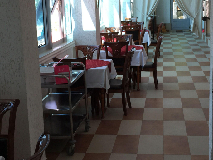 Food & Drinks 5, Hotel Kuc