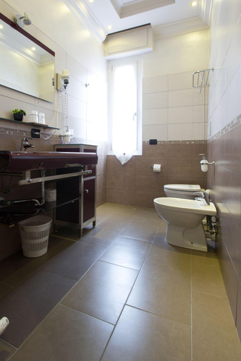 Bathroom 3, Il Piccolo Piacenza, Piacenza