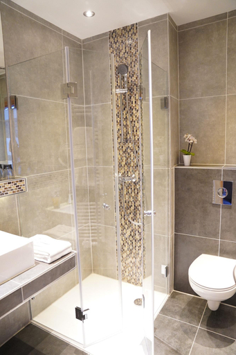 Bathroom 5, Hotel Dias, Pinneberg