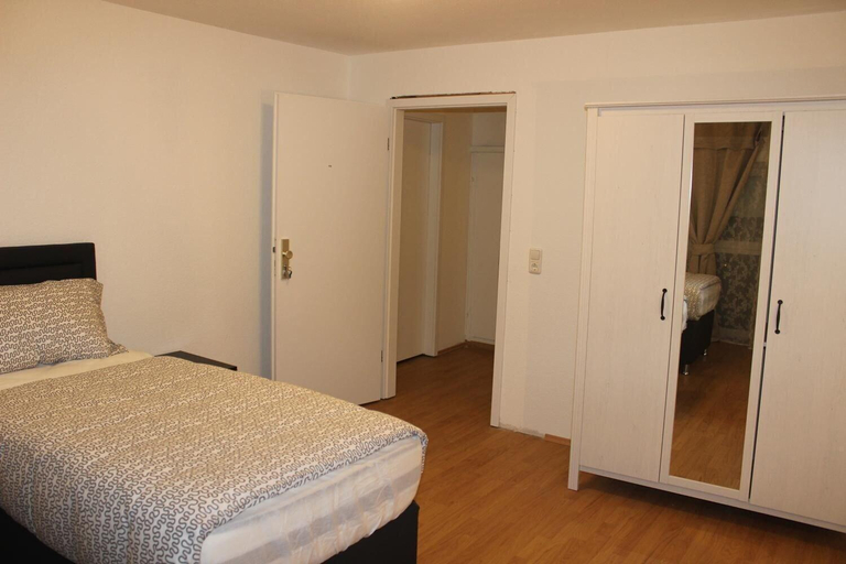 Bedroom 4, Hotel Garni Emir, Köln