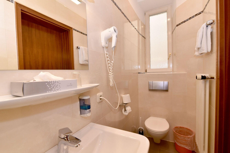 Bathroom 4, Hotel Ra Merhof, Baden-Baden