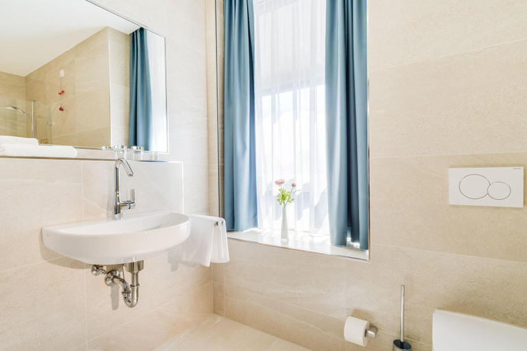 Bathroom 4, Hotel Apfelrot, Erding