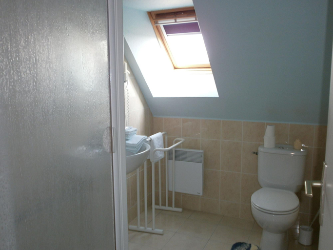 Bathroom 5, Ferme De La Ruette-Chambres d'hotes, Manche