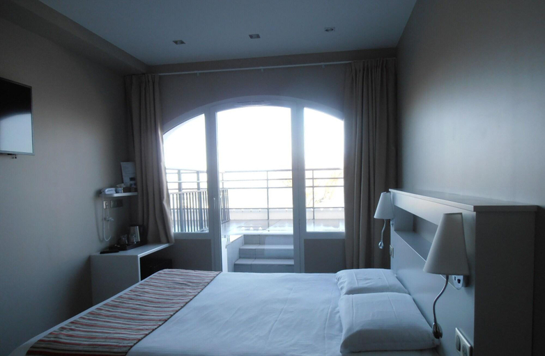 Bedroom 3, Hôtel Valencia, Pyrénées-Atlantiques